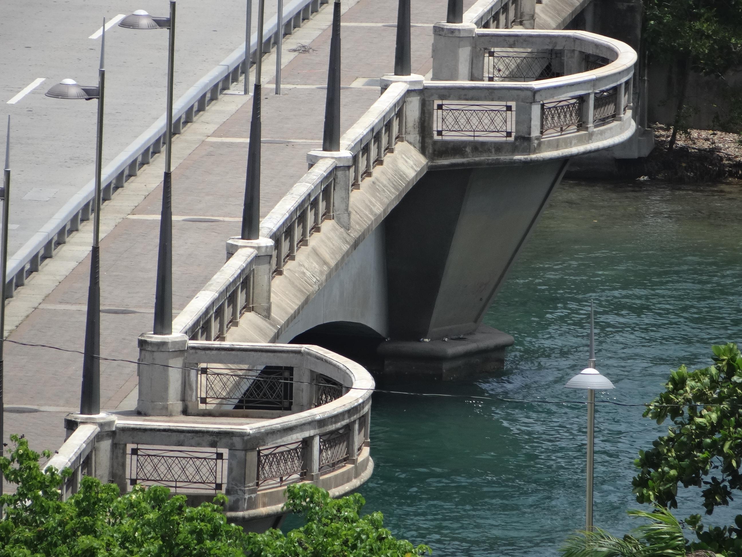 Vista desde la azotea del Edificio del Departamento de Justicia - San Juan (Miramar) - 2013 00049